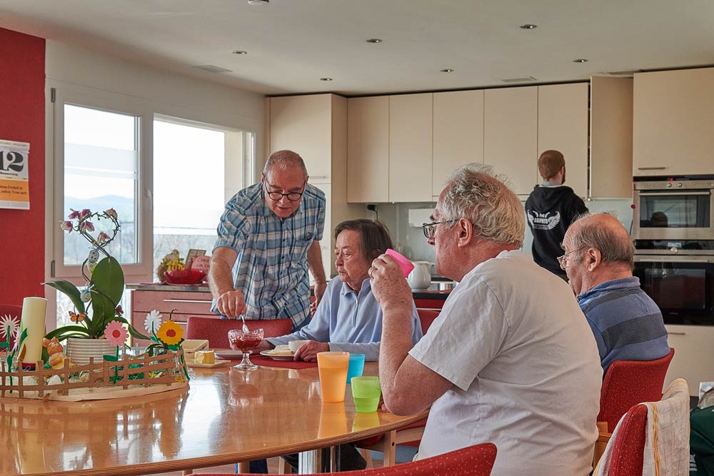 Gemeinsames Essen im Altersheim